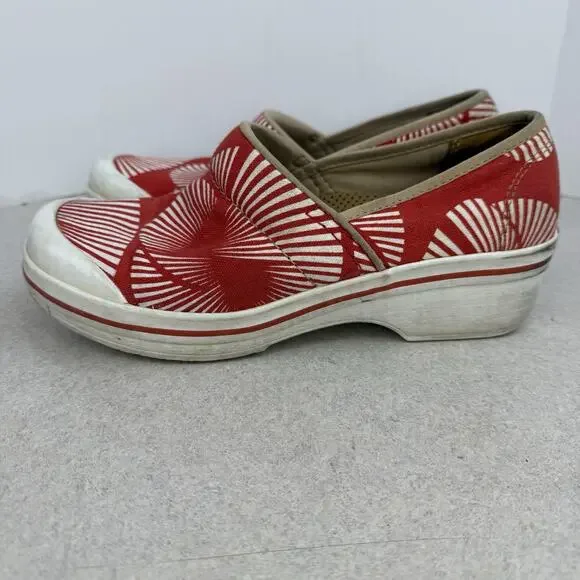 Dansko Red Fan Pattern Vegan Comfort Clogs Women’s Slip On Canvas Shoes Size 38 - Picture 8 of 13